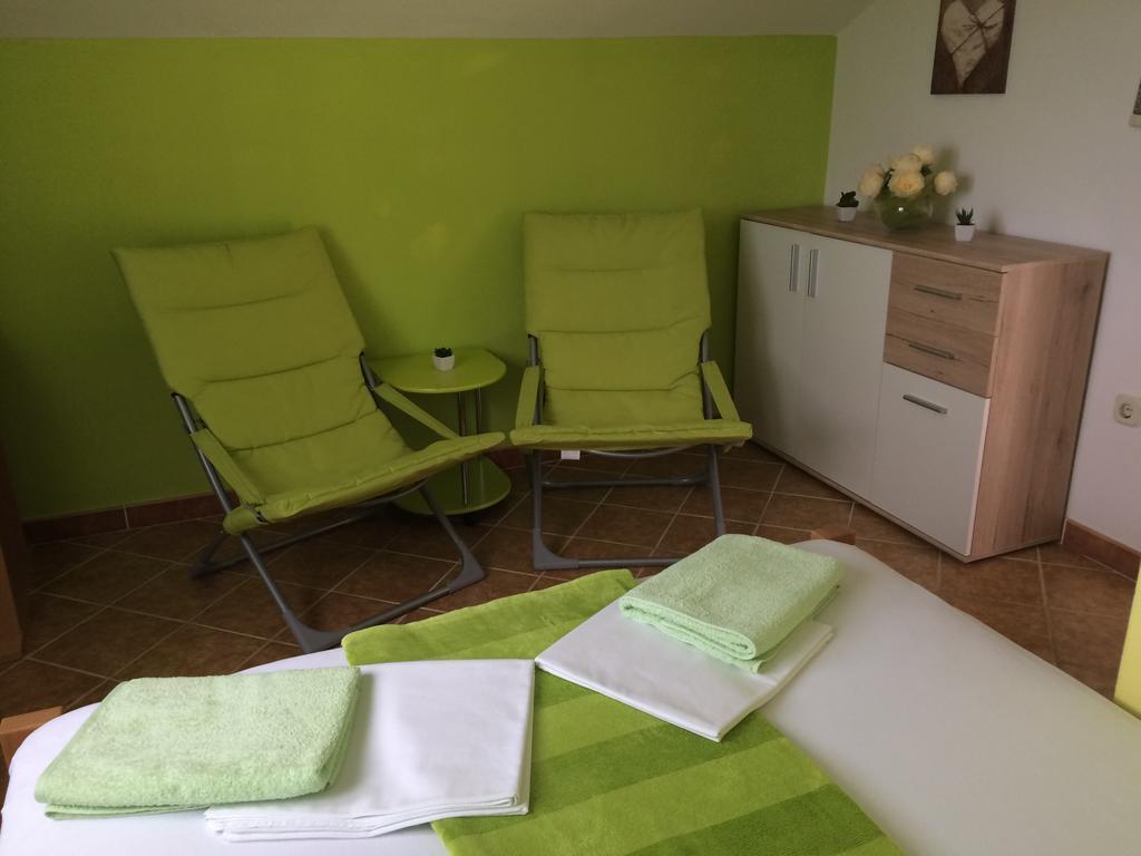 Apartments Nina Omišalj Eksteriør bilde