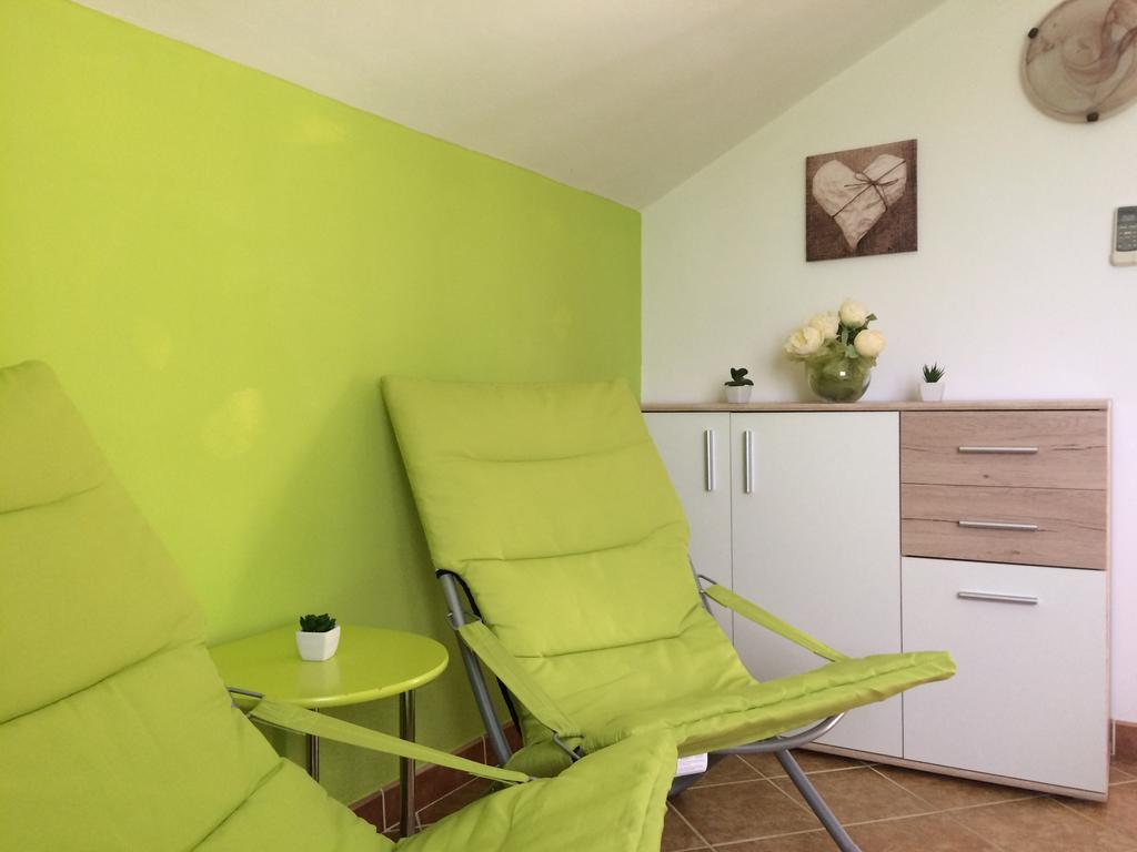 Apartments Nina Omišalj Eksteriør bilde